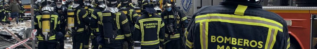 Bomberos del ayuntamiento de Madrid trabajando en una intervención de emergencia